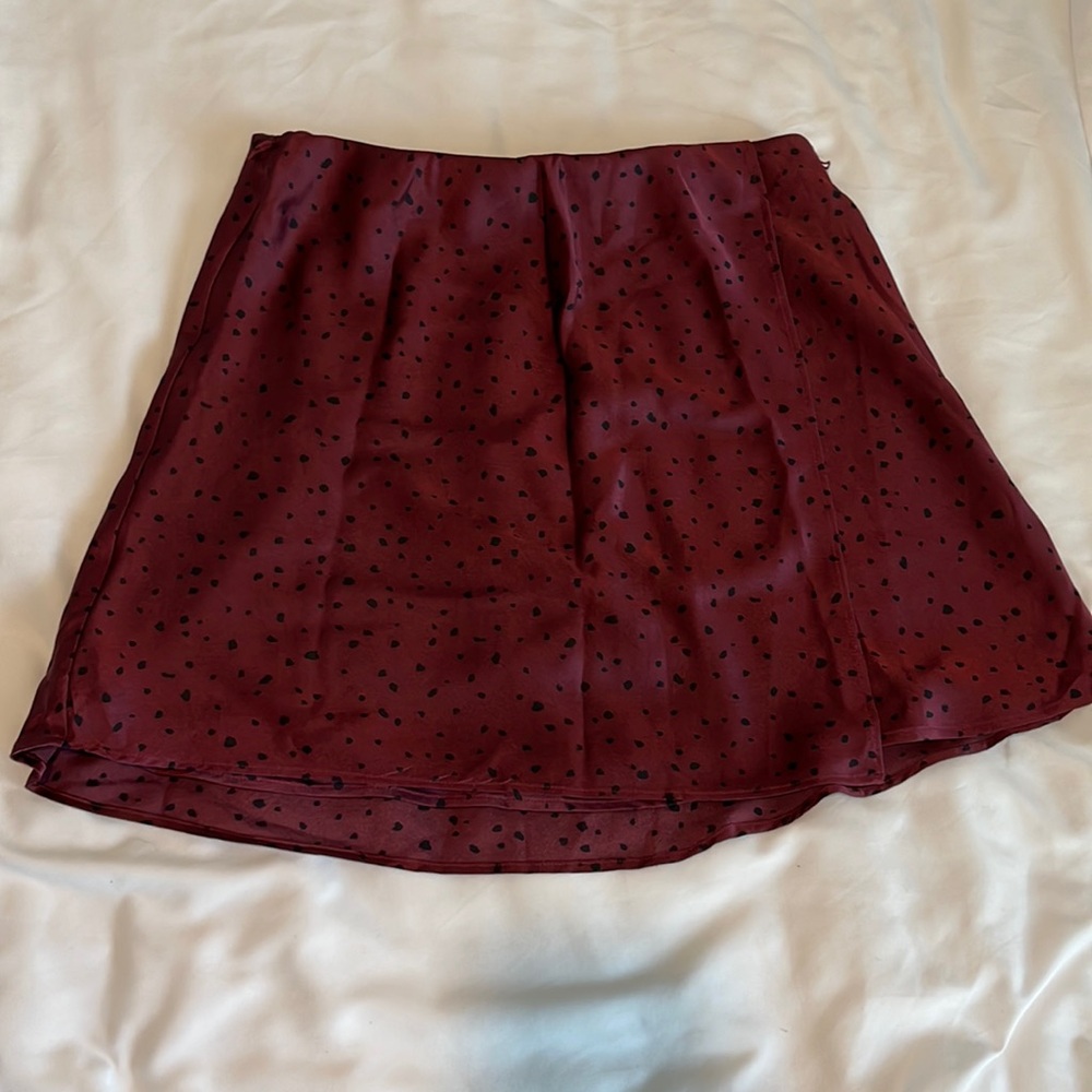 Abercrombie and Fitch women’s size M elastic band, faux silk, maroon and black